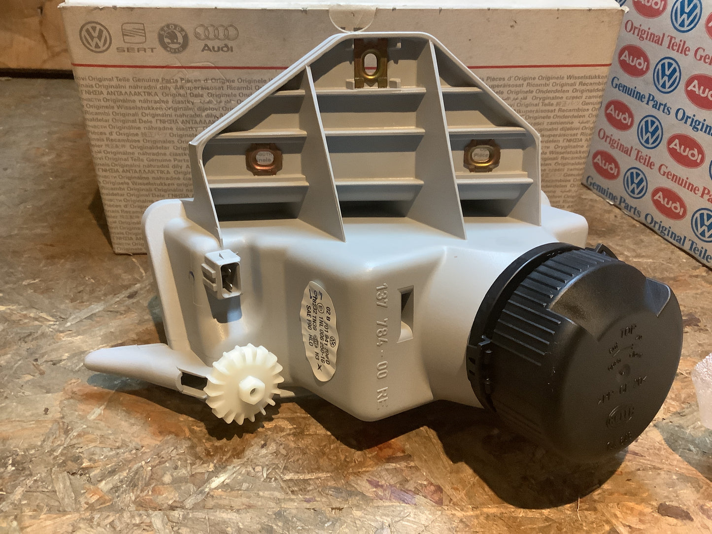 VW Bus T4 Nebelscheinwerfer rechts Original Genuine Parts NEU