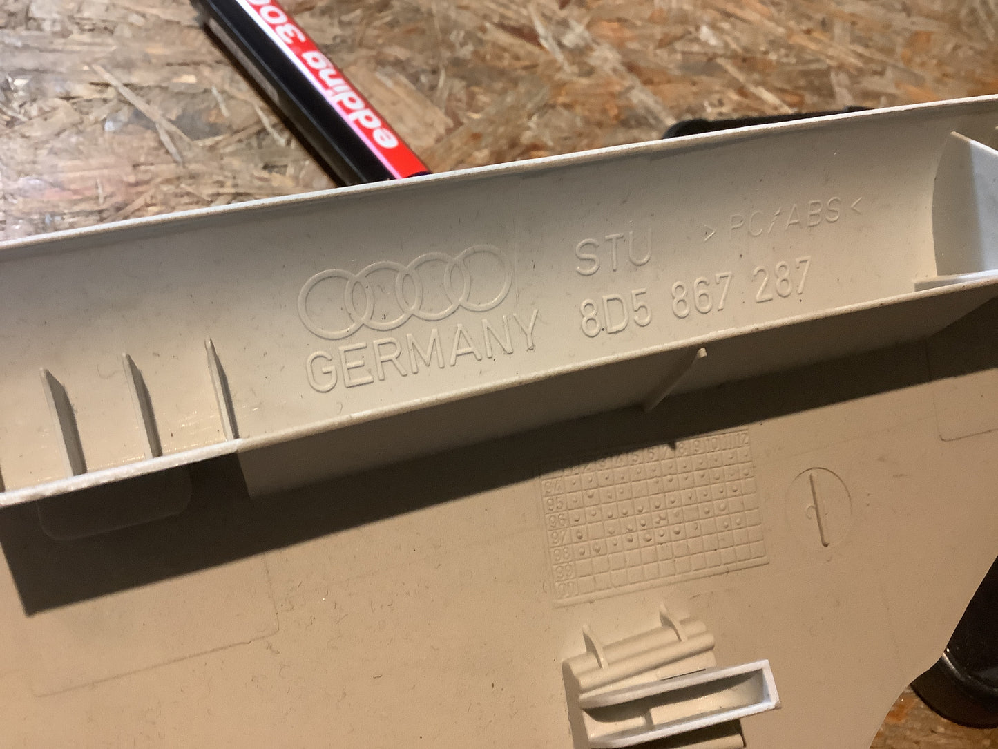 Audi A4/B5 C-Säule Verkleidung H.L Original VW NEU