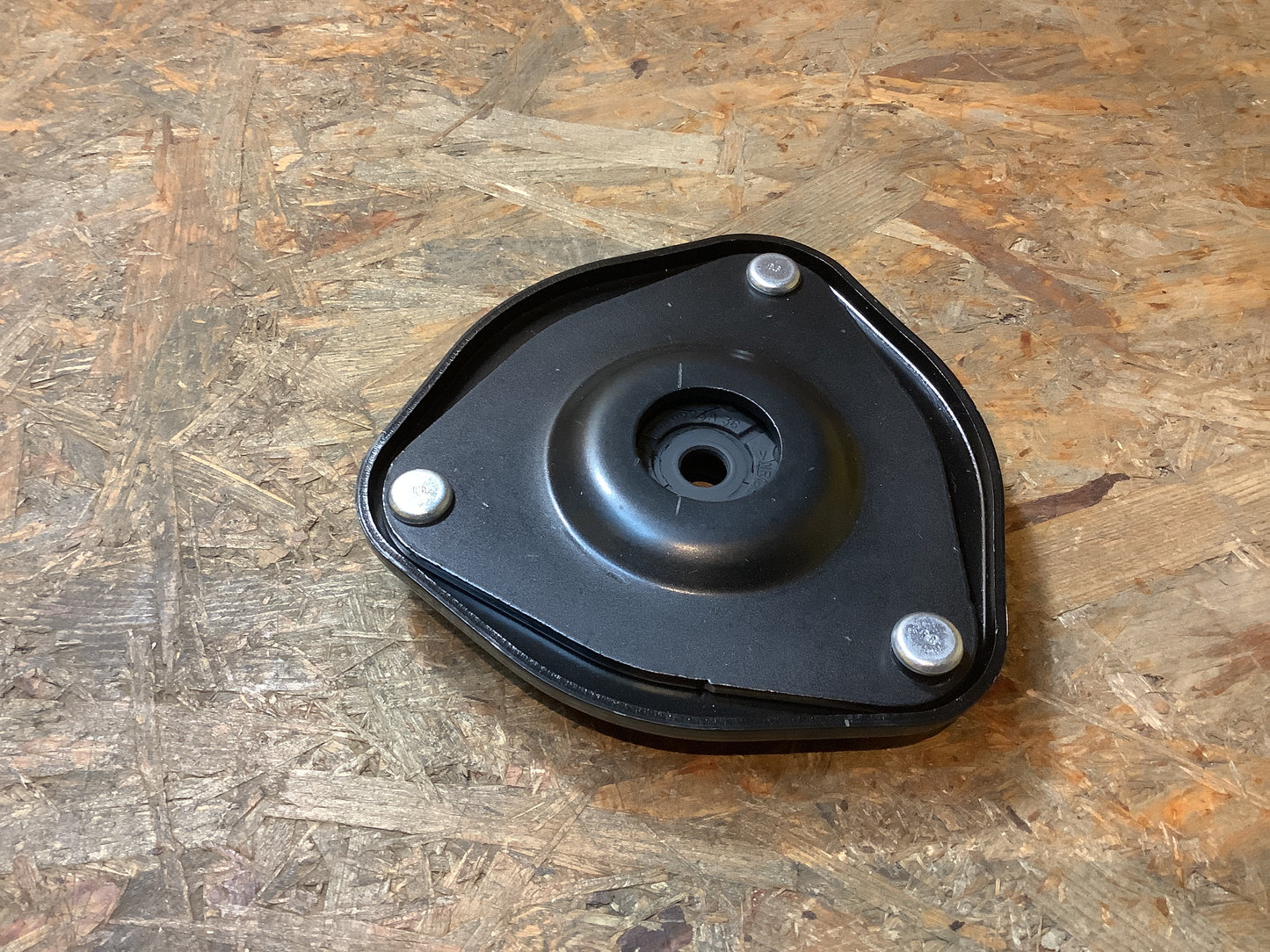 Mitsubishi Carisma Federbeinstützlager, Vorderachse Original Mitsubishi NEU