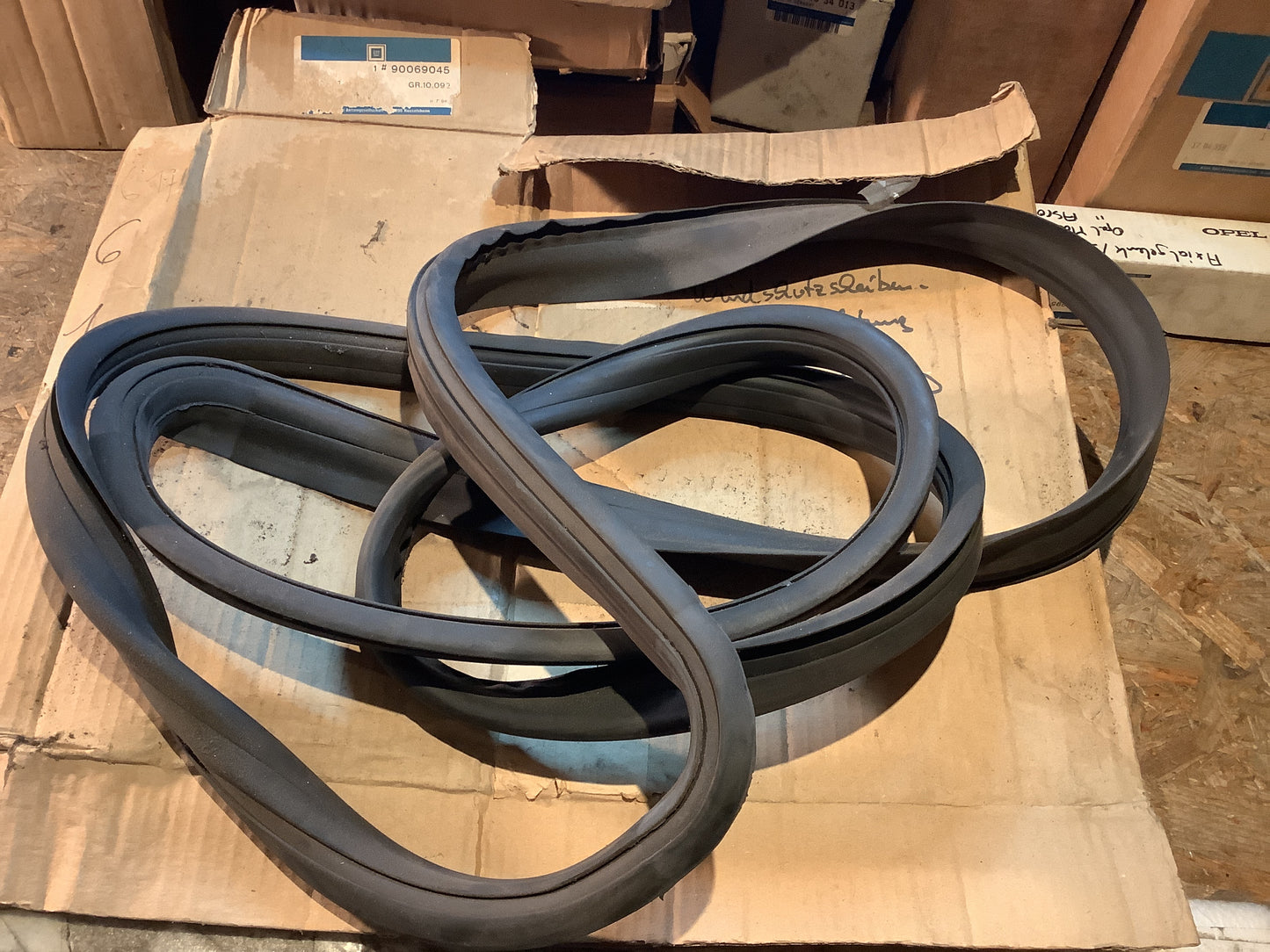 Opel Kadett D Windschutzscheibendichtung Original GM NEU