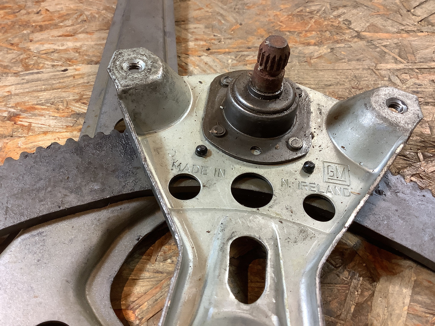 Ascona C Fensterheber hinten links Original GM NEU