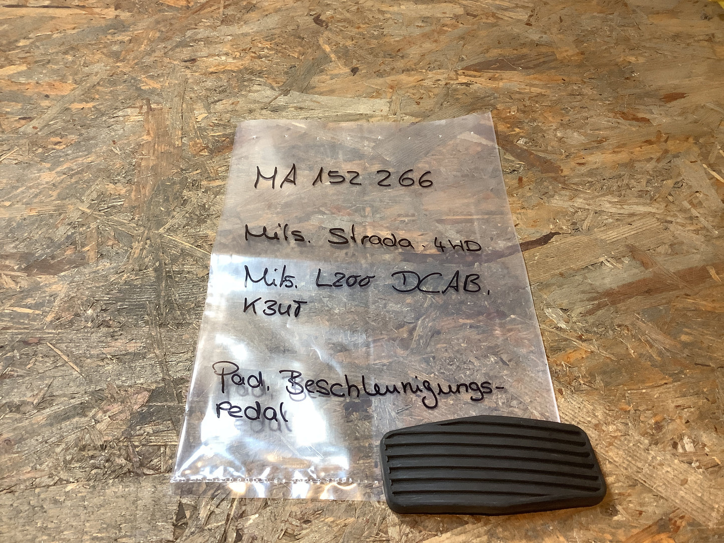 Mitsubishi Strada, 4WD  - Mitsubishi L200 DCAB, K34T Pad, Beschleunigungspedal Original Mitsubishi NEU