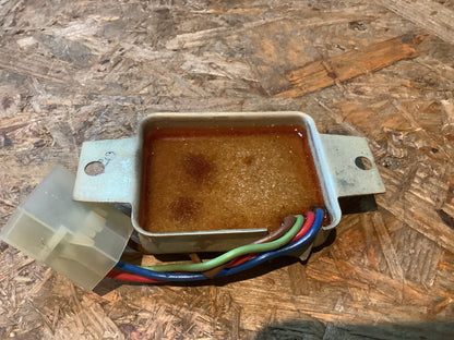 Audi 100 C2/C1, Audi 80 B1/B2 Lichtmaschienenregler Original VW NEU