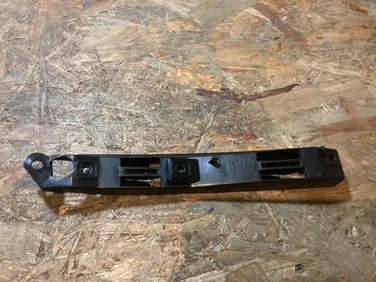 Mitsubishi Space Star Halterung, Stoßstange, Stoßfänger vorne Original Mitsubishi NEU