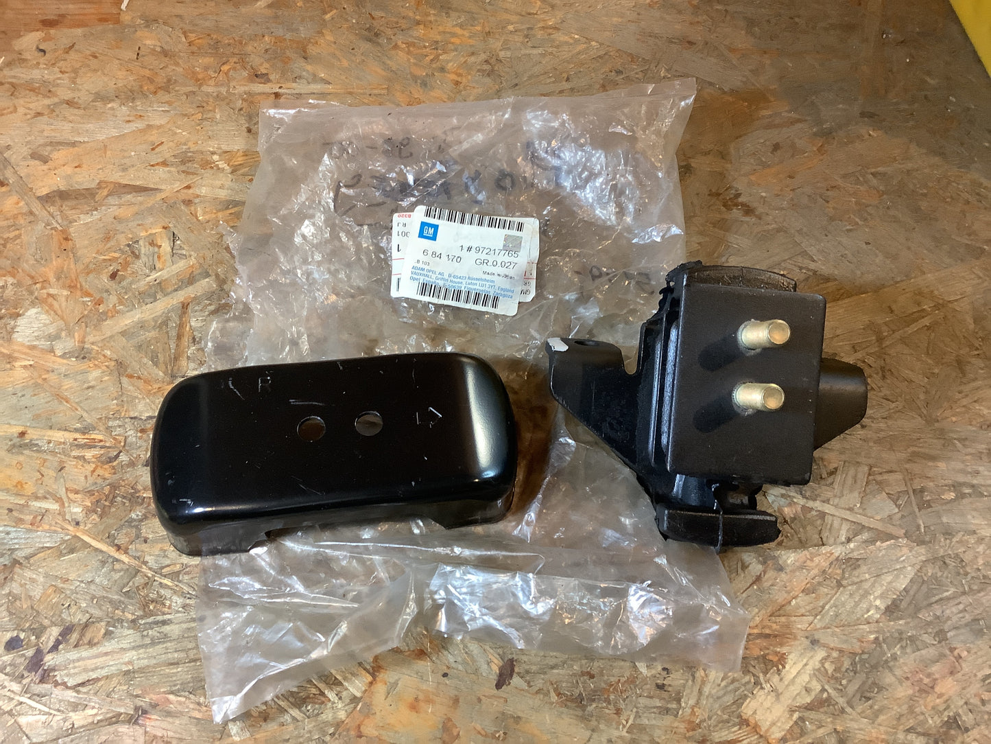 Monterey Bj. 98-00 Motoraufhängung Original GM NEU