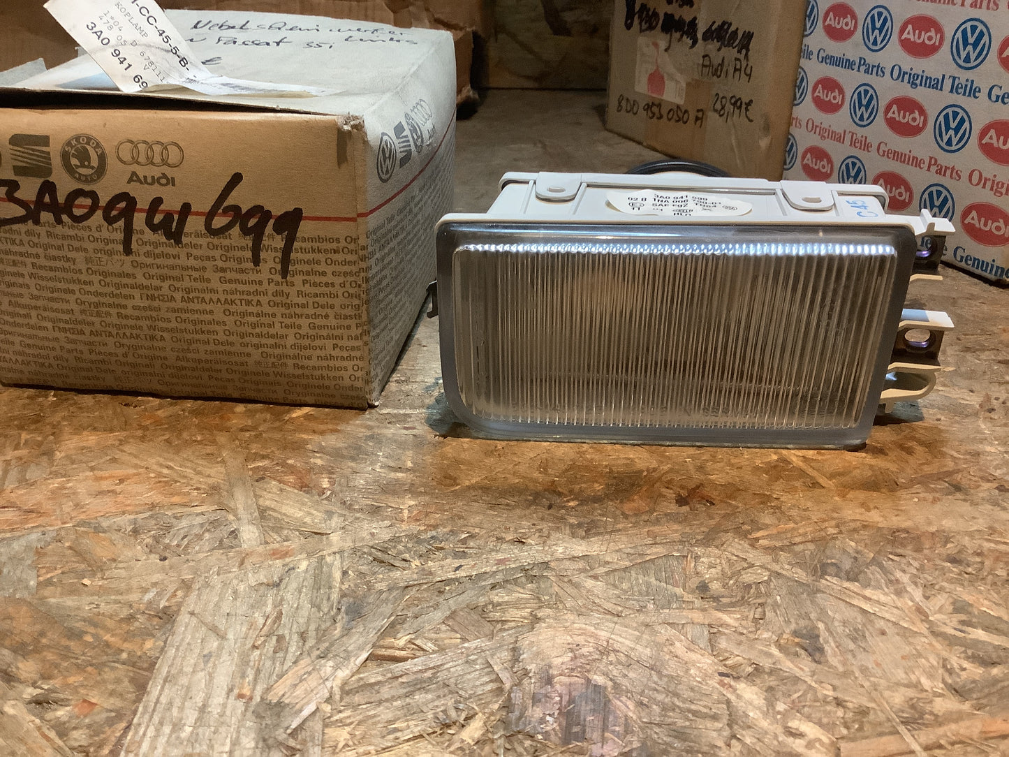 VW Passat 35i Nebelscheinwerfer links Original Genuine Parts NEU