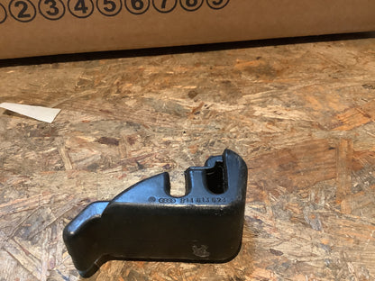 Audi 80 B2 Halter für Federstab Heckklappe Original VW NEU