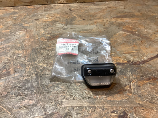 Mitsubishi Colt Kennzeichenleuchte Original Mitsubishi NEU