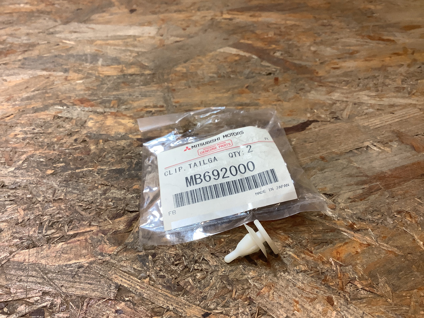 Mitsubishi Galant, Bj. 94-03 Clip, Heckklappenverkleidung Original Mitsubishi NEU