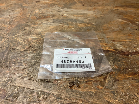 Mitsubishi Pajero, V97W, V98 Clip, Vorderbremse Original Mitsubishi NEU
