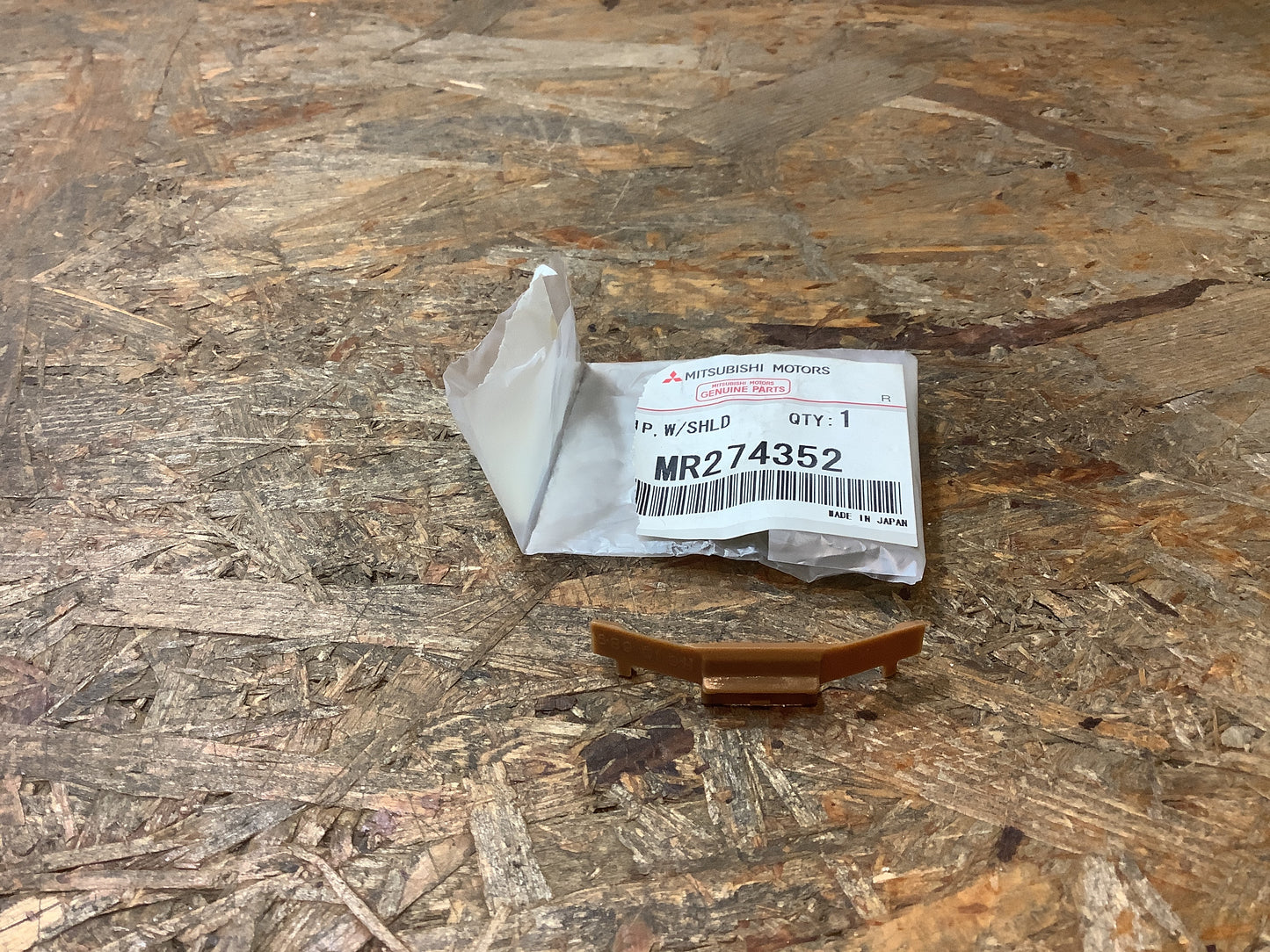 Mitsubishi Pajero Japan V46WG Clip, Windschutzscheibe Original Mitsubishi NEU