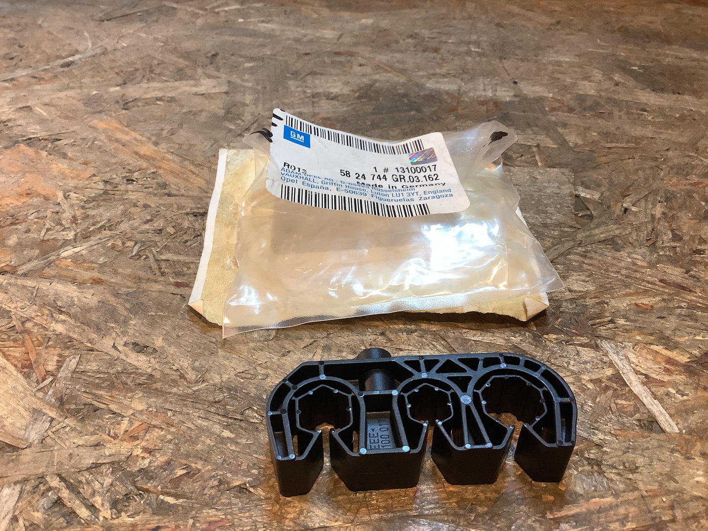 Opel Vectra C Kraftstoff Vorlauf Rücklaufleitung Clip Original GM NEU