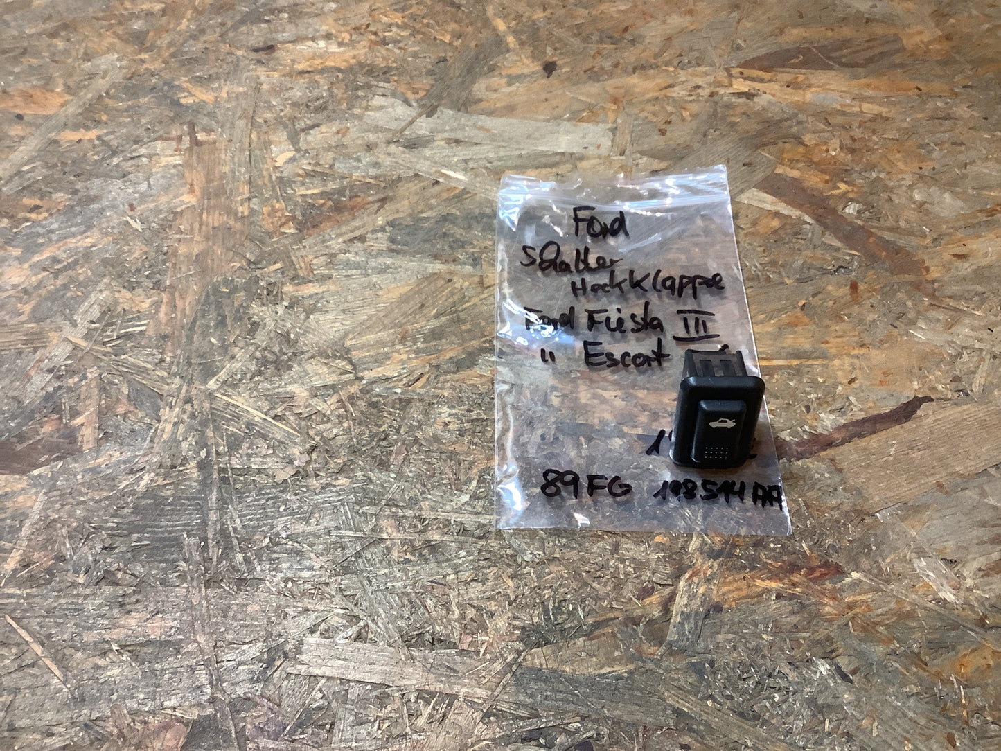 Ford Fiesta III; Ford Escort 5,6 Schalter Heckklappe Original Ford NEU