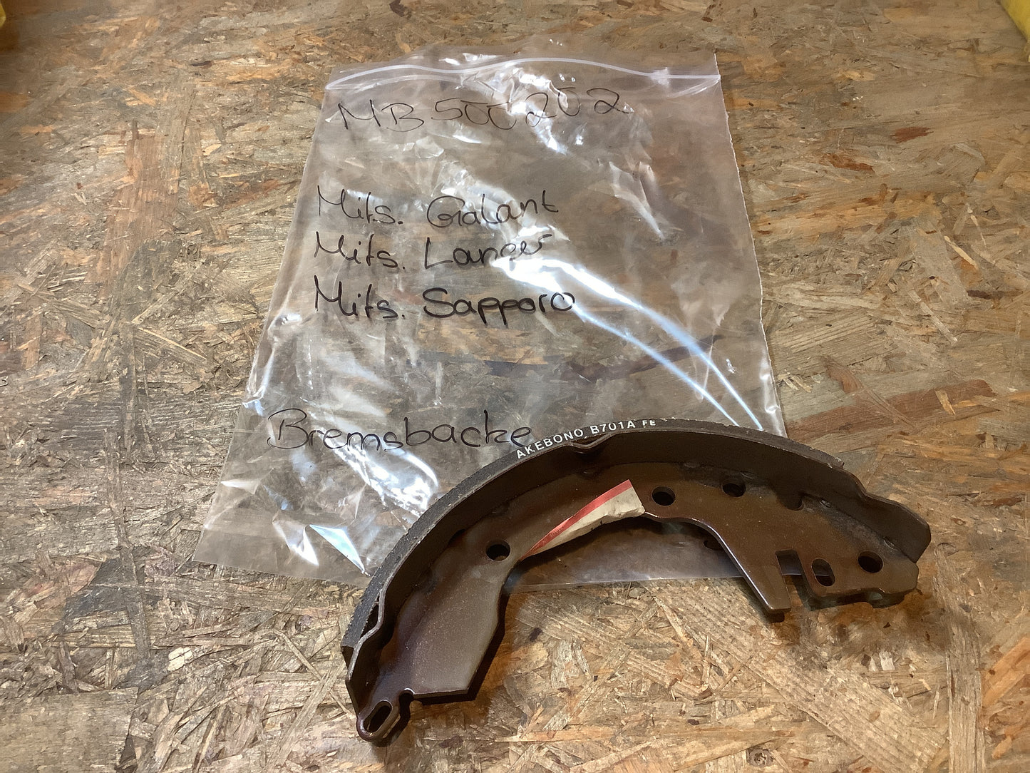 Mitsubishi Galant, Lancer, Sapporo Bremsbacke Original Mitsubishi NEU