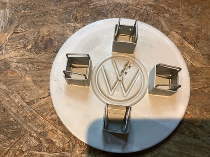VW Pol 6N1, Bj. 94, Golf 3 Variant (1H) Radnabendeckel Original VW NEU aus Altbestand