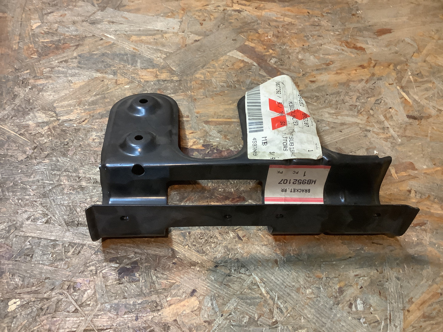 Mitsubishi Eclipse D20 Nebelschlussleuchtenhalter Original Mitsubishi NEU