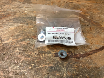 Mutter M8 Original Mitsubishi NEU