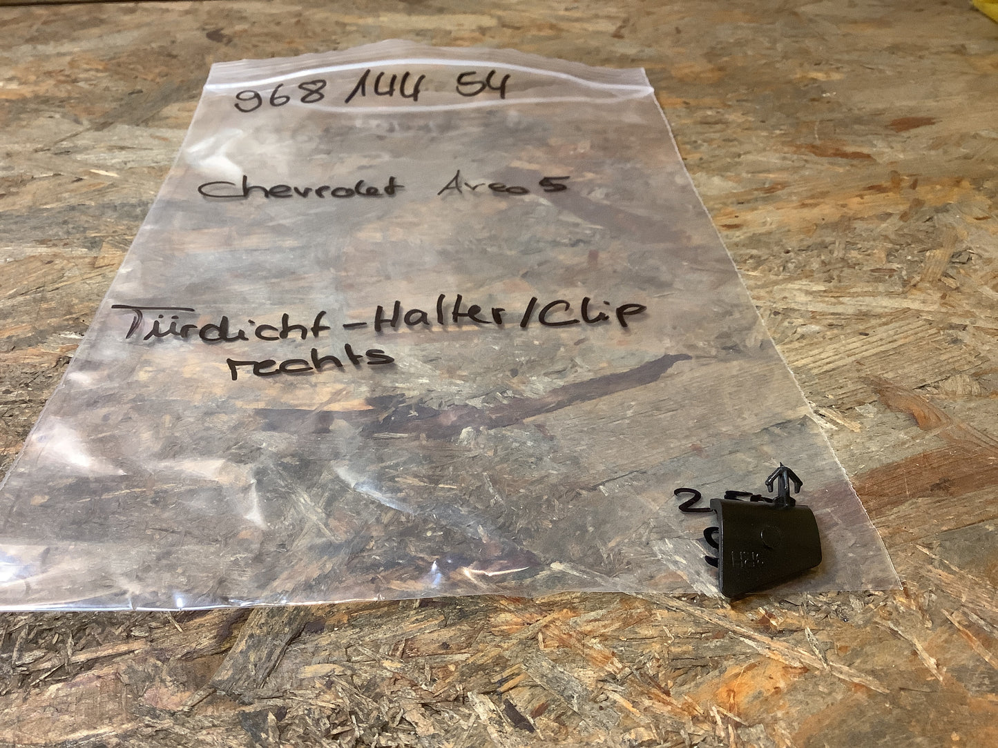 Chevrolet Türdicht-Halter/Clip rechts Original GM NEU