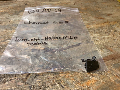 Chevrolet Türdicht-Halter/Clip rechts Original GM NEU