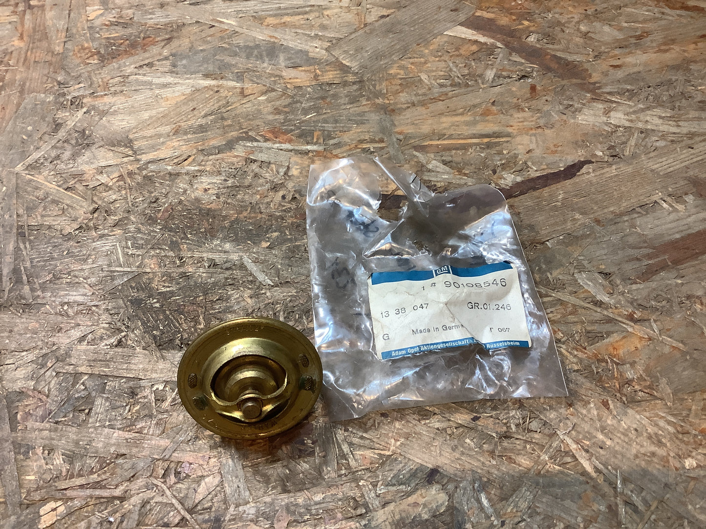 Kadett E Thermostat Original GM NEU