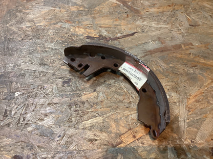 Mitsubishi Galant, Lancer, Sapporo Bremsbacke Original Mitsubishi NEU