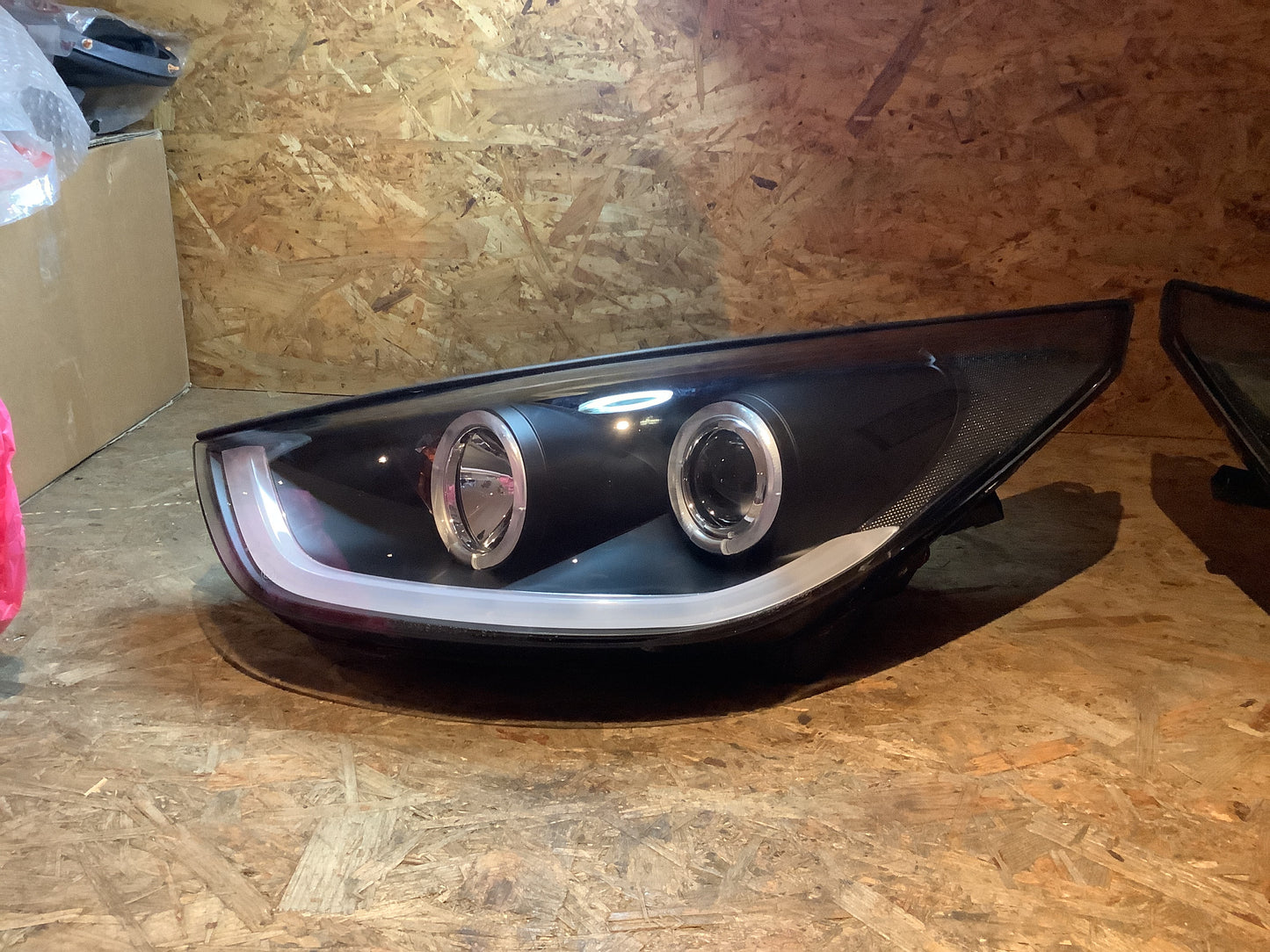 Tuning-Tec LED Tagfahrlicht Scheinwerfer für Hyundai Tucson / IX35 10-13 schwarz