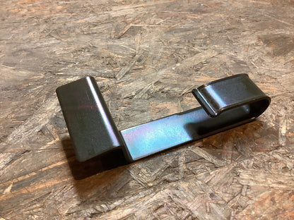 Opel Monterey Bj. 98-00 Halter, Stütze, Kraftstoffleitung an Getriebe Original GM NEU