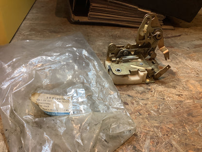 Opel Ascona C, Senator A Türschloss hinten rechts Original Opel NEU