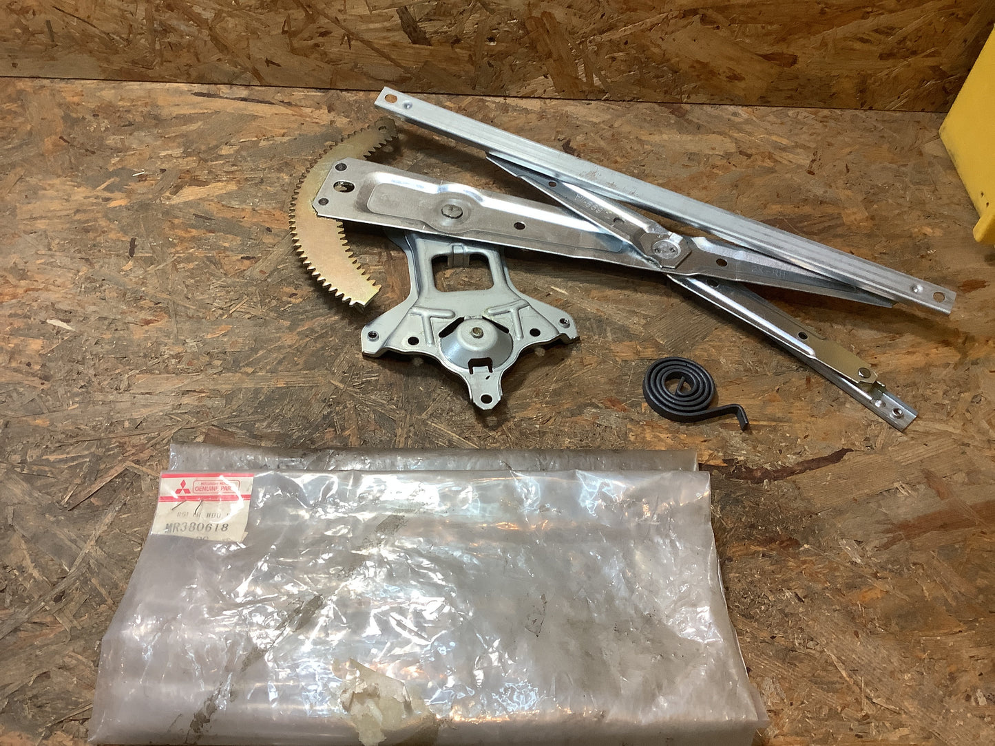 Mitsubishi Pajero Fensterheber vorne Rechts Original Mitsubishi NEU