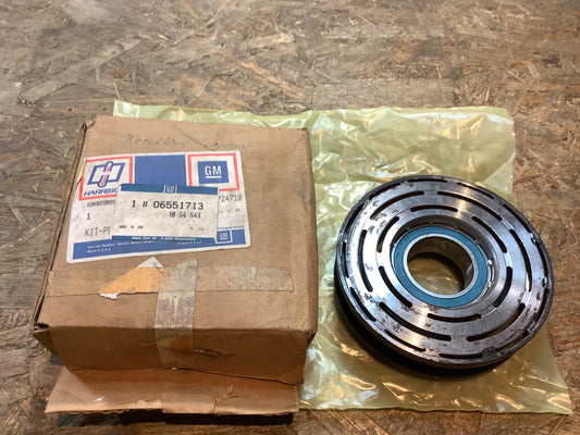 Chevrolet / Camaro 1983-88 Riemenscheibe Klimakompressor Original GM NEU