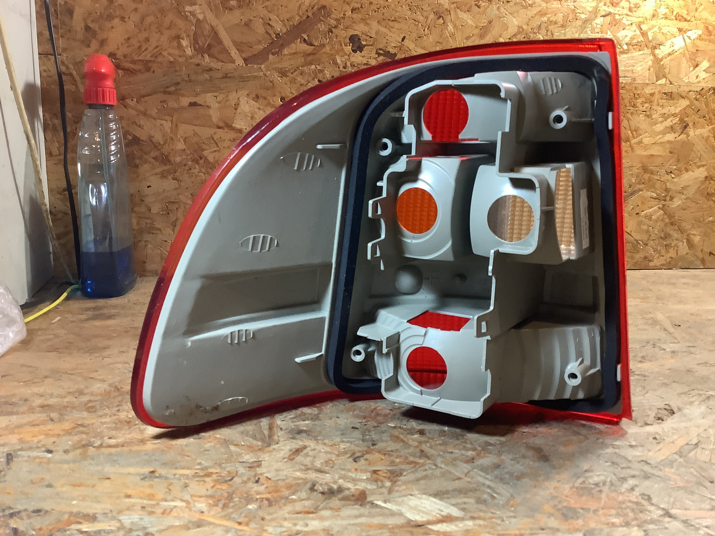 Astra F (T92) 1.6i, 16V Rückleuchte rechts (mit leichten Kratzern!) Original GM NEU