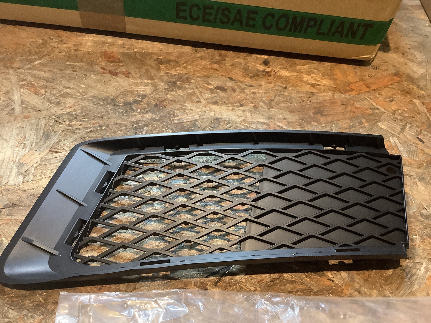 Stoßstangen Gitter vorne links für BMW 3er Coupe Cabriolet E92 E93 Bj. 2006-2010