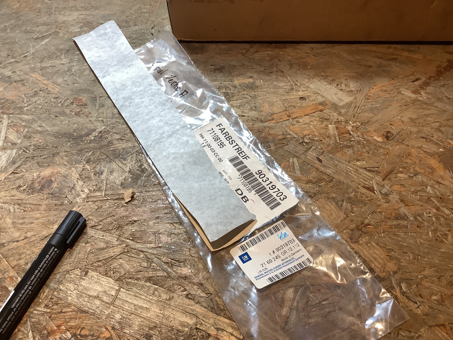 Opel Vectra A Farbstreifen links schwarz Original GM NEU