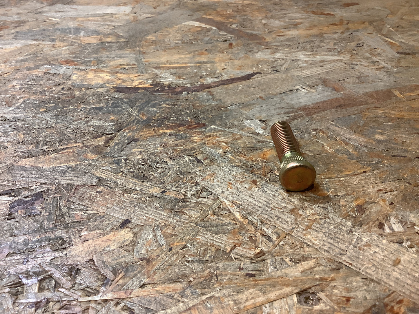 Mitsubishi Sigma Europe, F16A Radbolzen Original Mitsubishi NEU