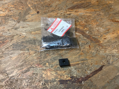 Mitsubishi Carisma, Space Star Tülle, Mutter an Spritzschutz Original Mitsubishi NEU