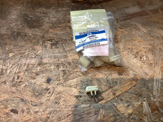 Opel Kadett C Halteklammer Runde Scheinwerfer Original GM NEU