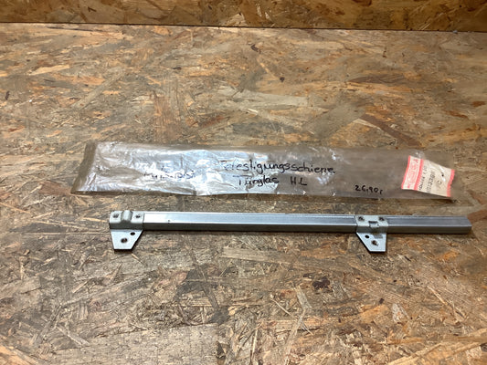Mitsubishi Befestigungsschiene Türglas hinten links Original Mitsubishi NEU