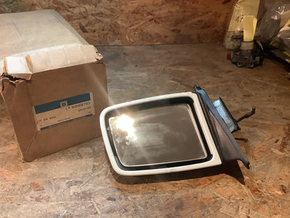 Kadett G SSi Spiegel rechts weiß Kappe Defekt Original GM GEBRAUCHT