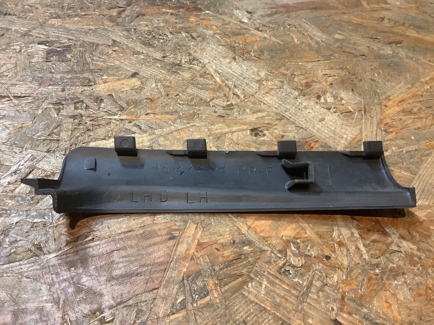 Mitsubishi Colt, Lancer Abdeckung, Instrumententafel, LWR, links Original Mitsubishi NEU