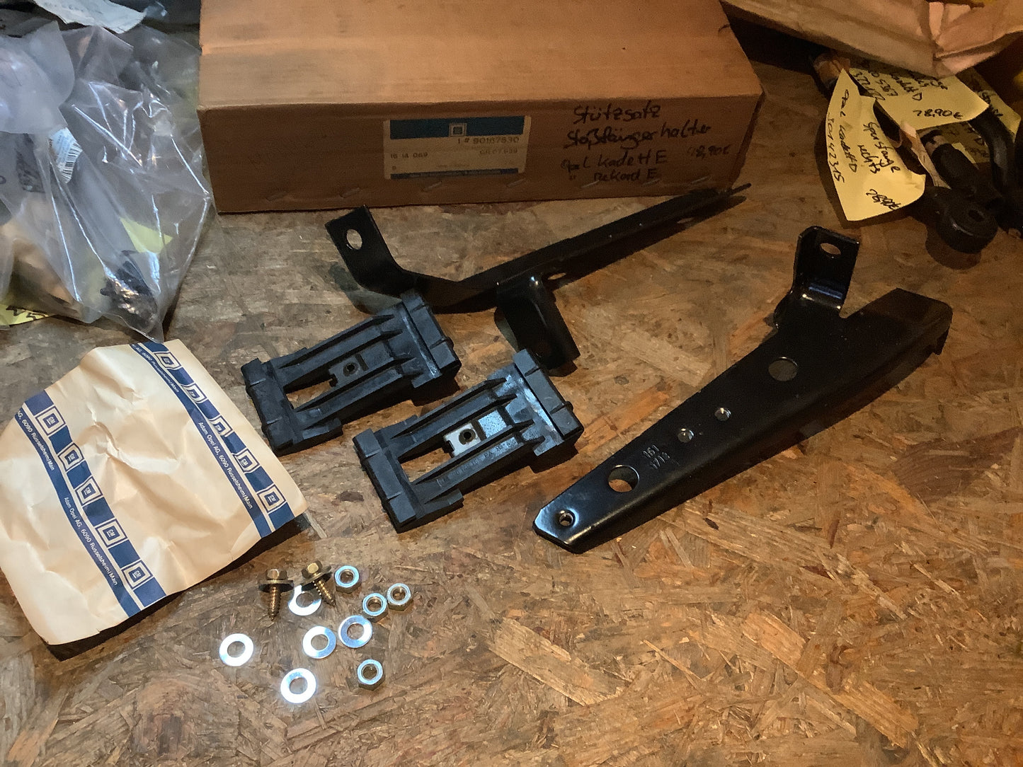 Opel Kadett E, Rekord E Stützsatz Stoßfängerhalter Original GM NEU