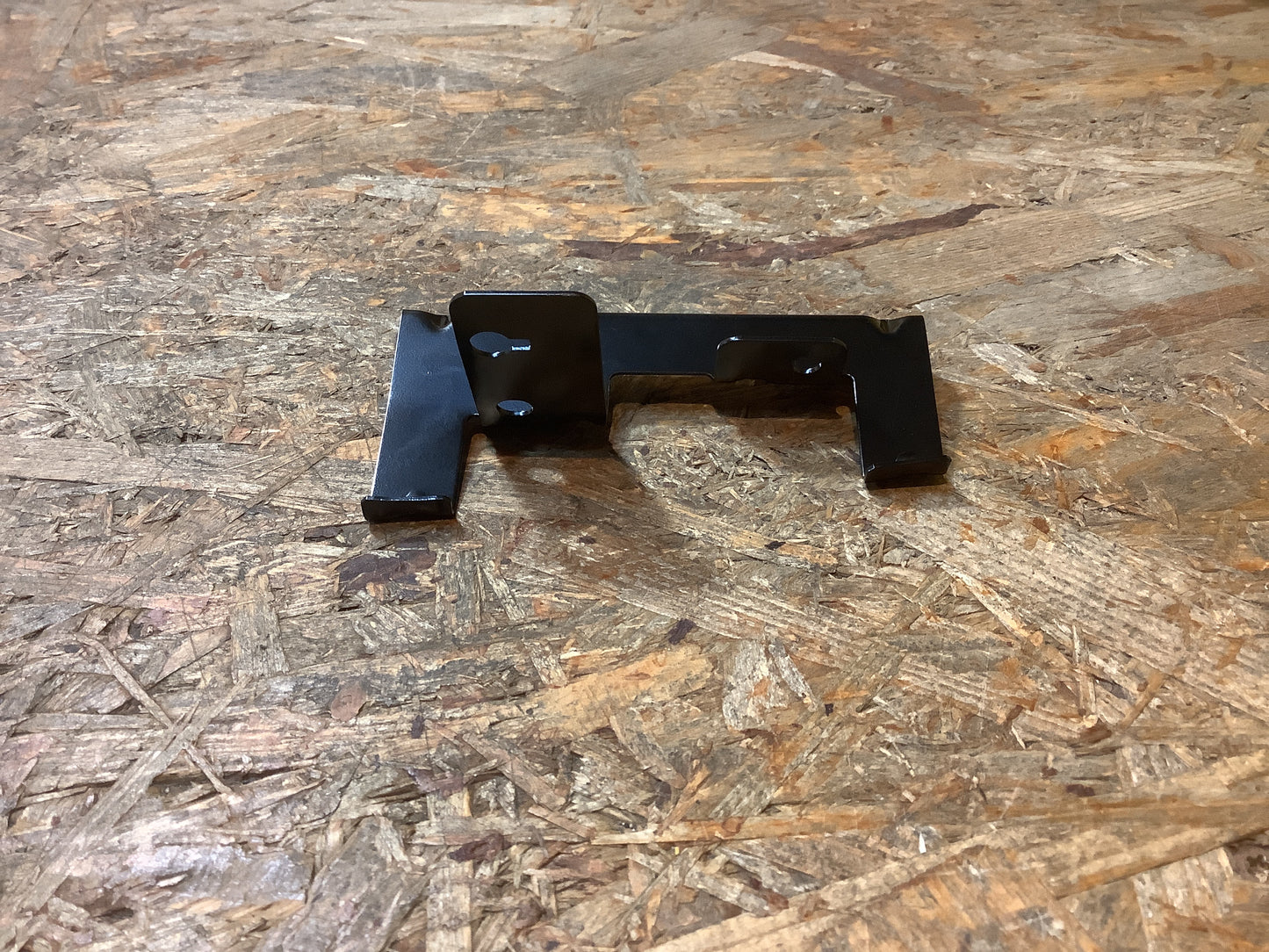 Mitsubishi Colt, CJ4A; Mitsubishi Lancer CJ4A Halterung, Nebelscheinwerfer, hinten Original Mitsubishi NEU