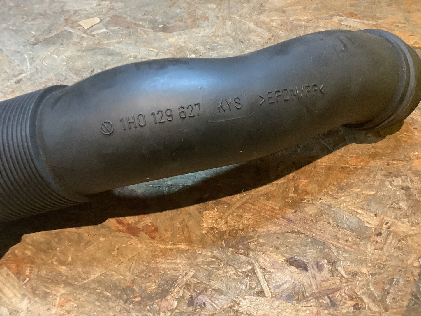 VW Golf III 1.9 SDI Schlauch Original VW NEU