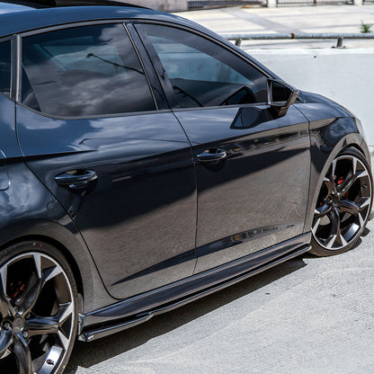 SS10.012 - Seitenschweller passend für SEAT Leon FR 2012-2019 Version 2 Hochglanz Schwarz