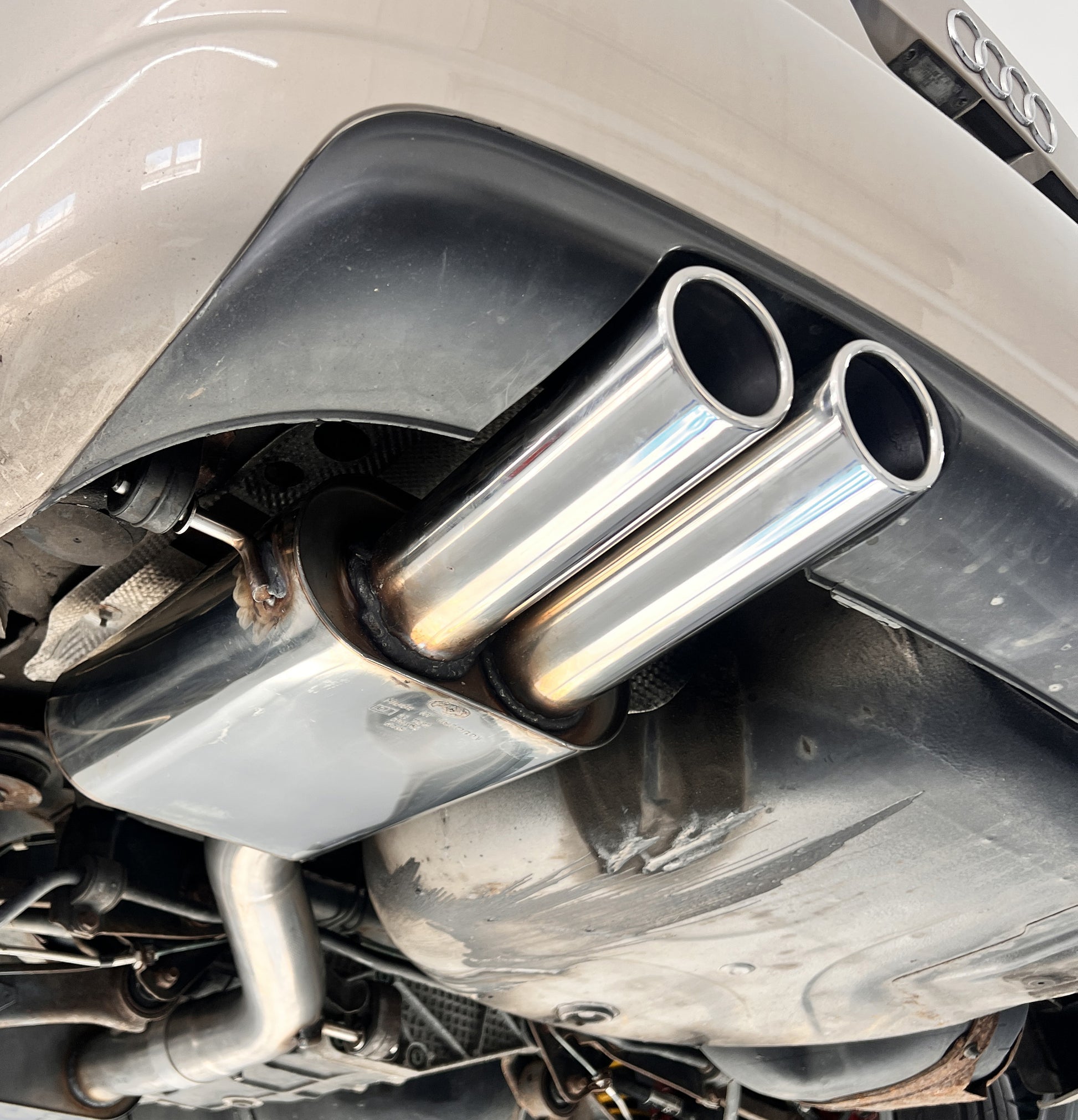 Audi A4 B5 quattro Endschalldämpfer - 2x88x74 Typ 32 seitlich versetzt