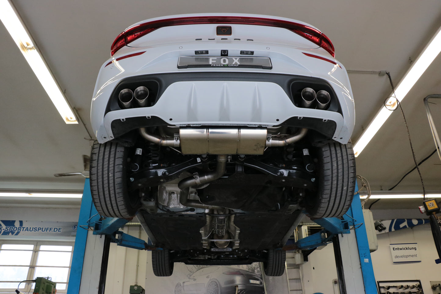 Cupra Leon 4x2 - KL Endschalldämpfer Ausgang rechts/links - 2x80 Typ 25 rechts/links