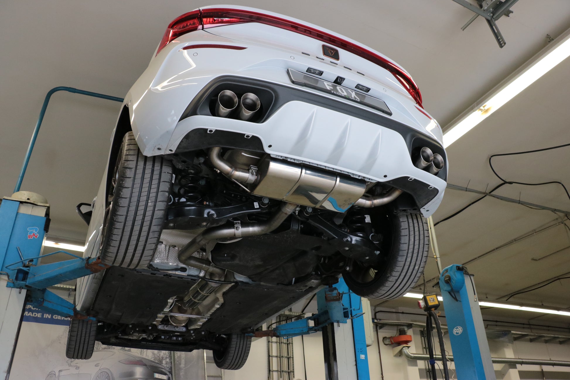 Cupra Leon 4x2 - KL Endschalldämpfer Ausgang rechts/links - 2x80 Typ 25 rechts/links