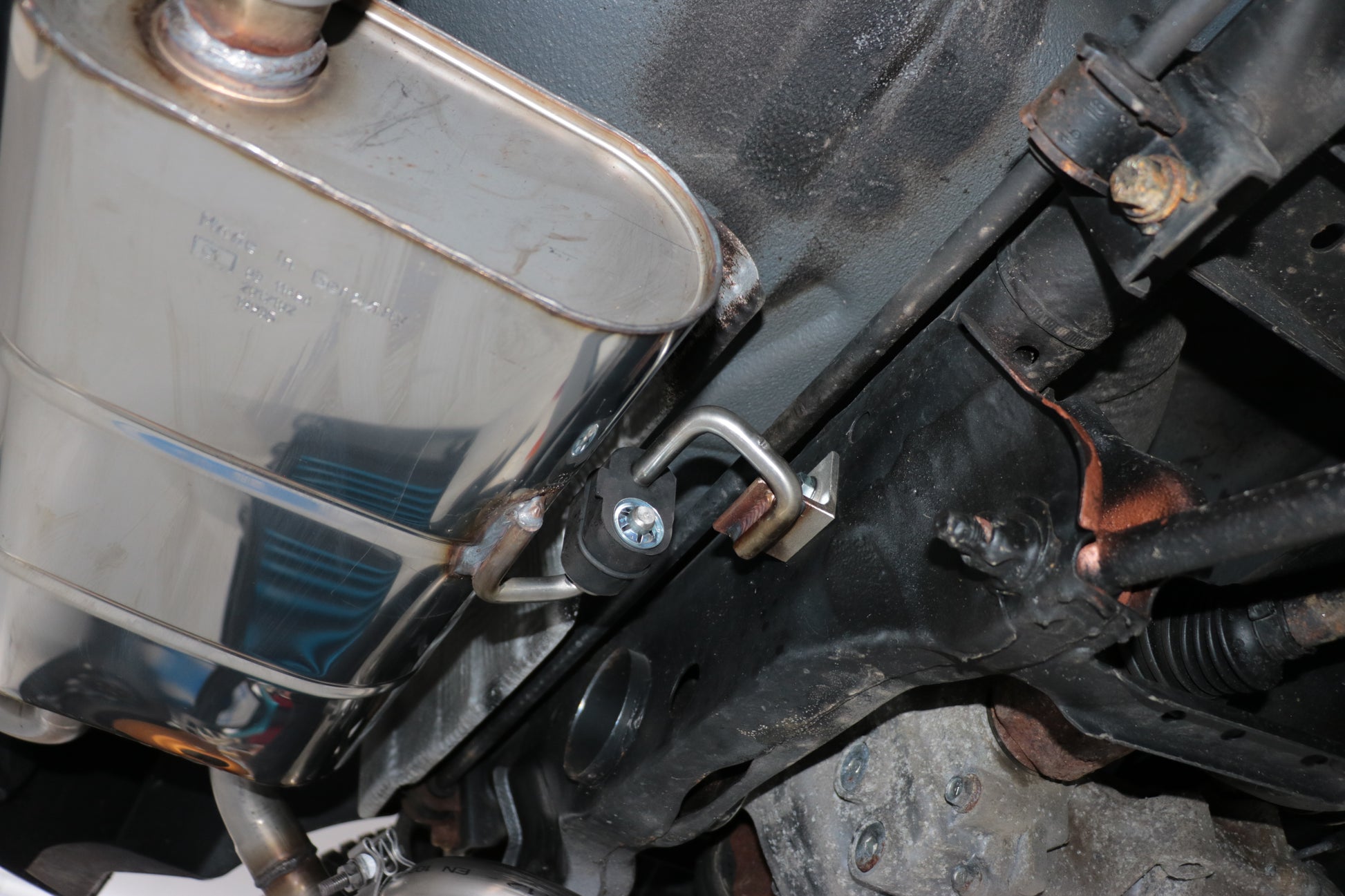 Dacia Duster 4x4 Facelift Endschalldämpfer quer Ausgang rechts/links - 1x90 Typ 16 rechts/links