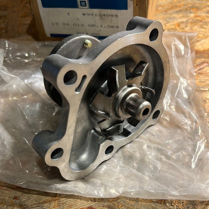 Original GM Opel Wasserpumpe Corsa A Kadett E NEU