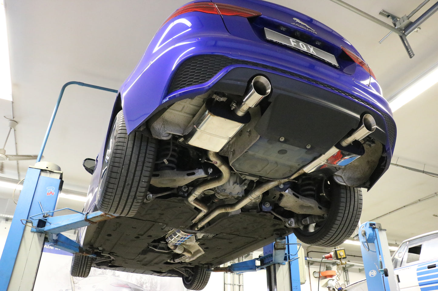 Jaguar XE Endschalldämpfer rechts/links - 1x100 Typ 25 rechts/links