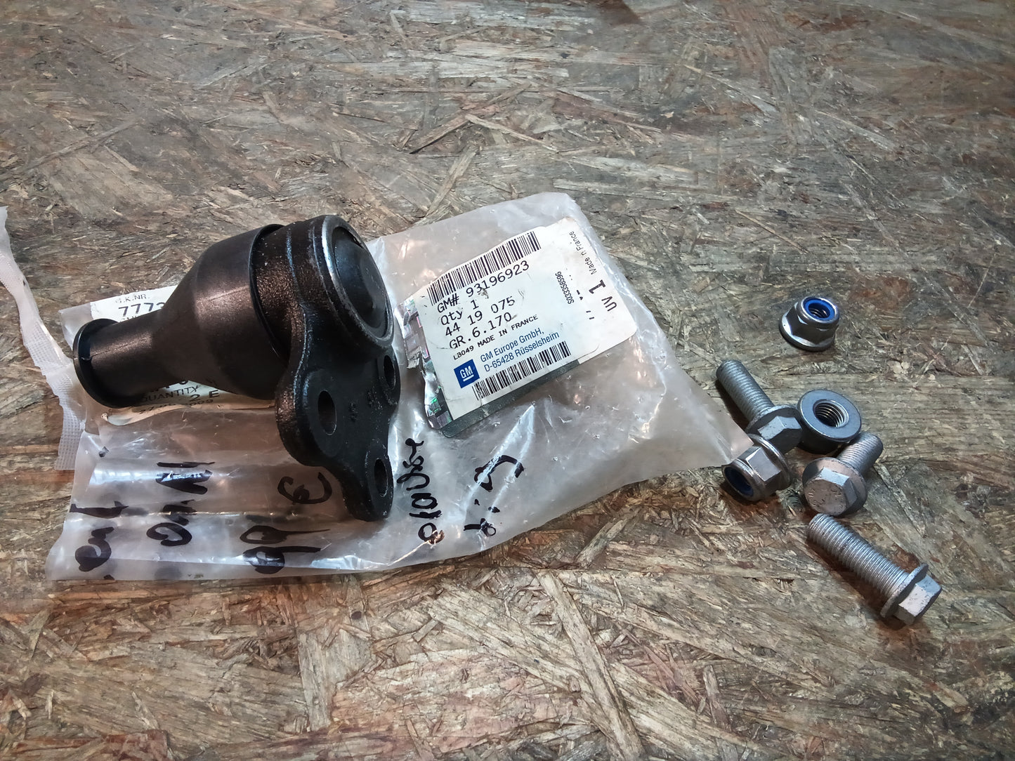 Opel Vivaro 01-14 Traggelenk Vorderachse beidseitig original GM NEU